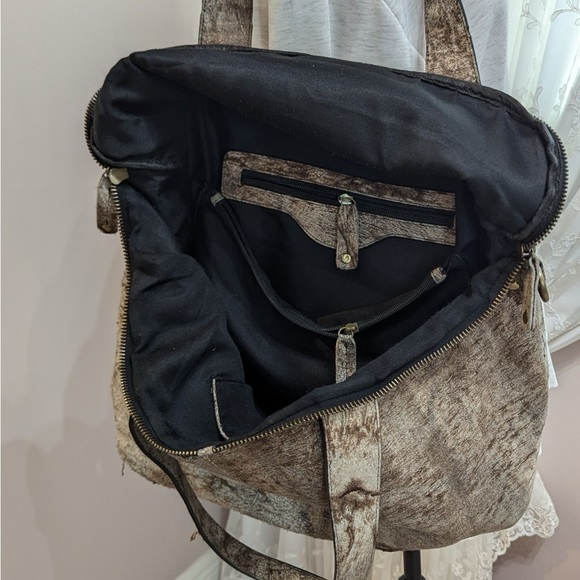 Textured Brown Leather Hand Bag - Picture 8 of 8